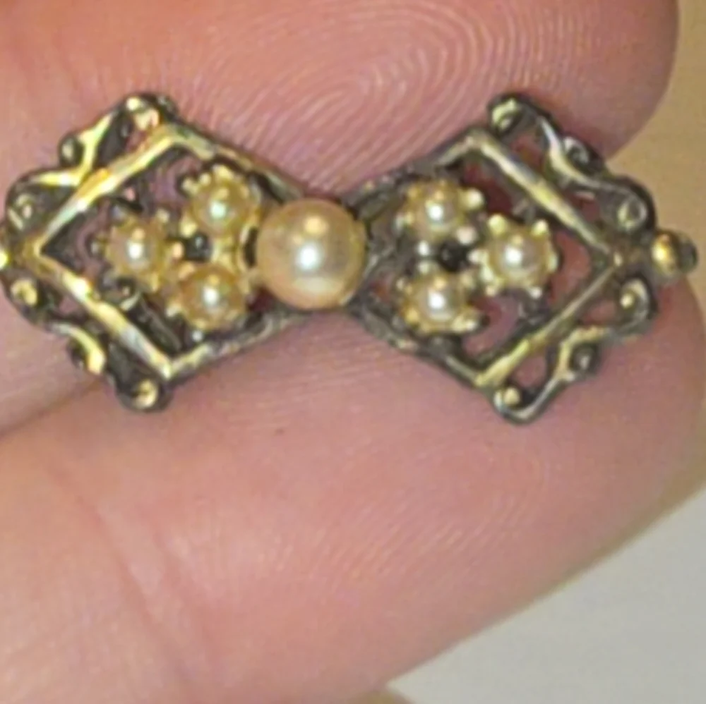 1951 Ballou Vintage Antique Bow Pearl Lapel